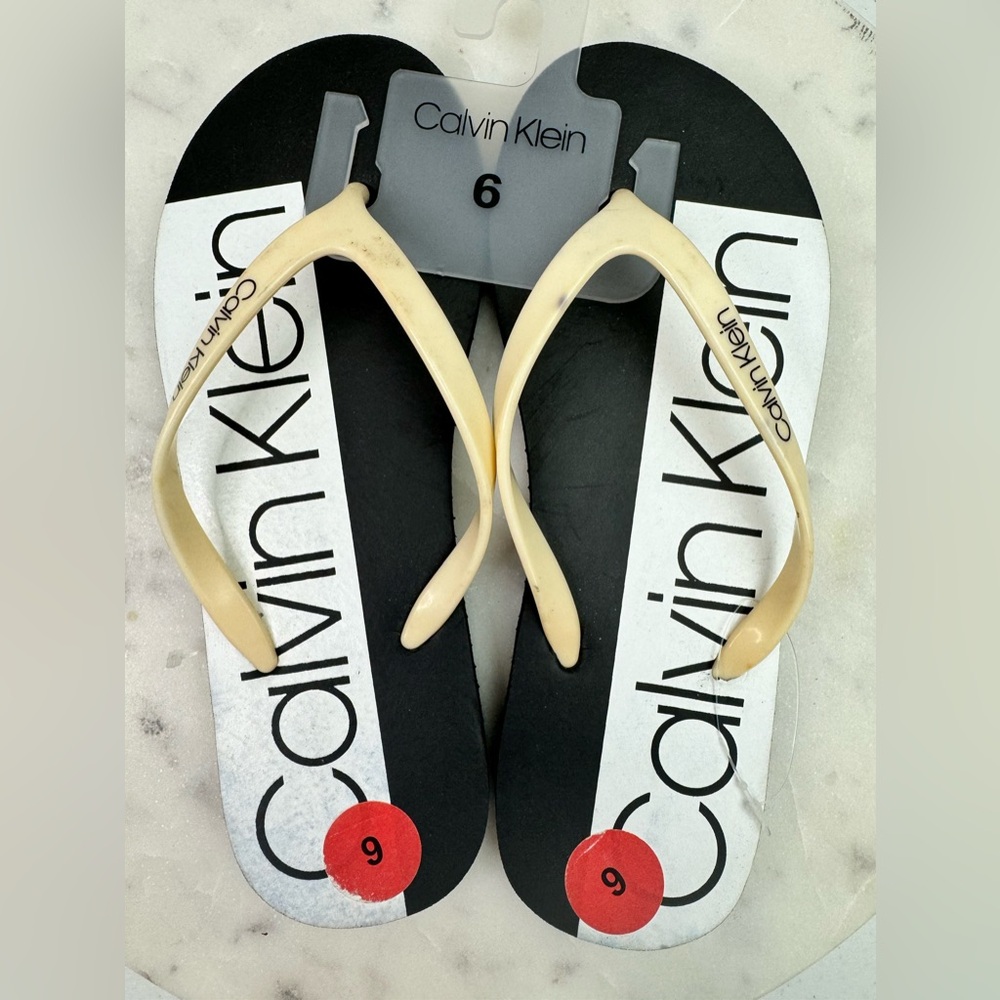 CALVIN KLEIN  women LOGO BLACK & White flip flops slides size 6 New With Tag